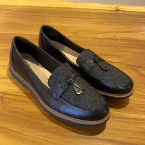 Clarks Collection Ultimate Comfort Black Leather Tweed Tassel Loafer